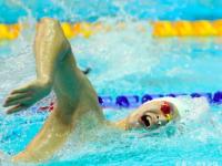 28圈体育- 钱塘朱雀队鏖战漠南战狼队，游泳联赛惊险晋级，核心复出即建功。定位球制造杀机