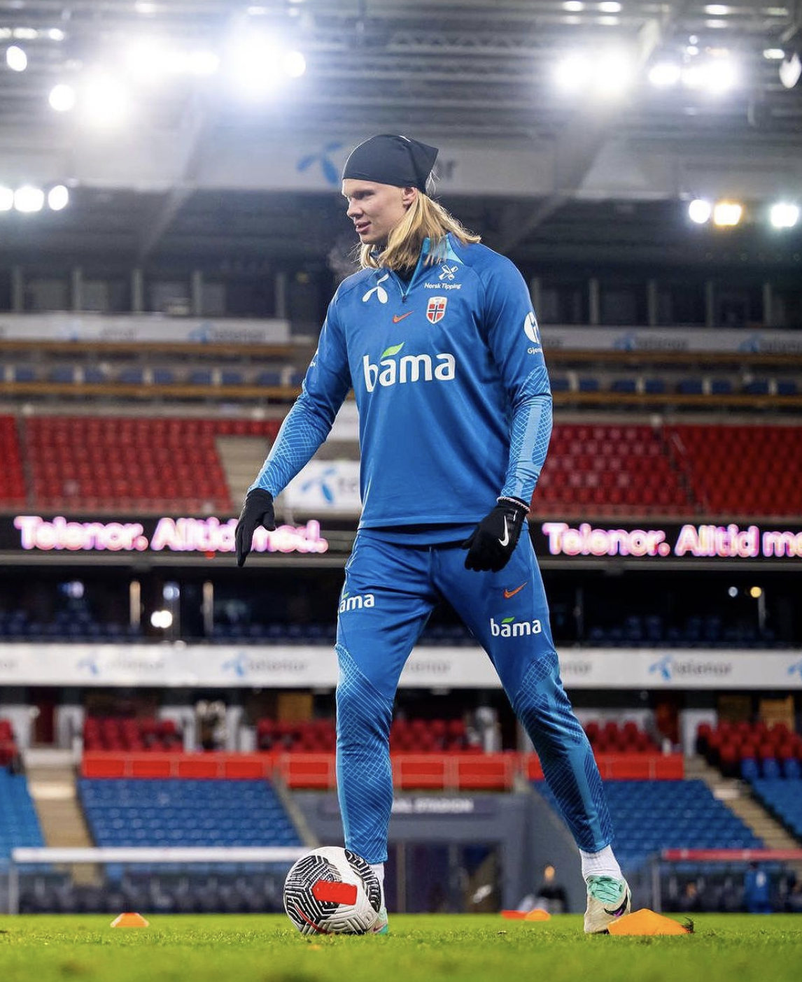 日本队引发争议！，哈兰德官方宣布爆冷新规赛场气氛高涨(日本军队有多少兵力)